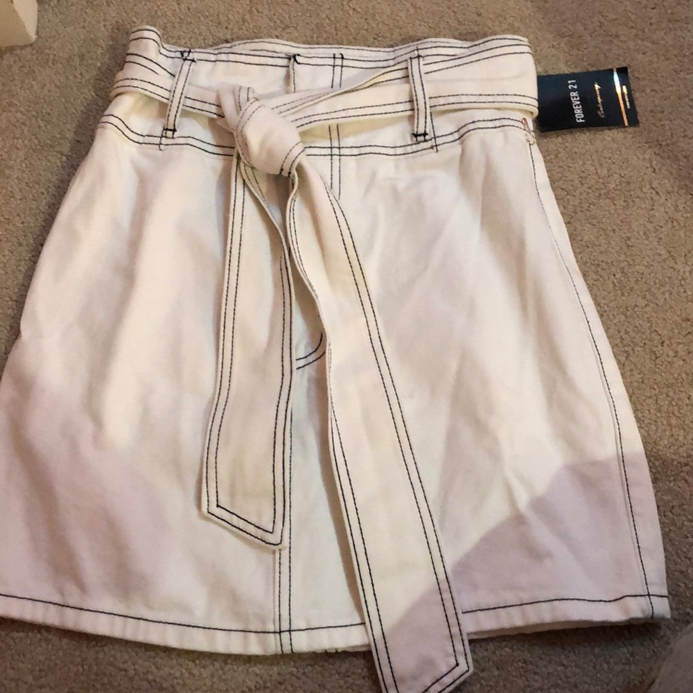 White skirt with black outline